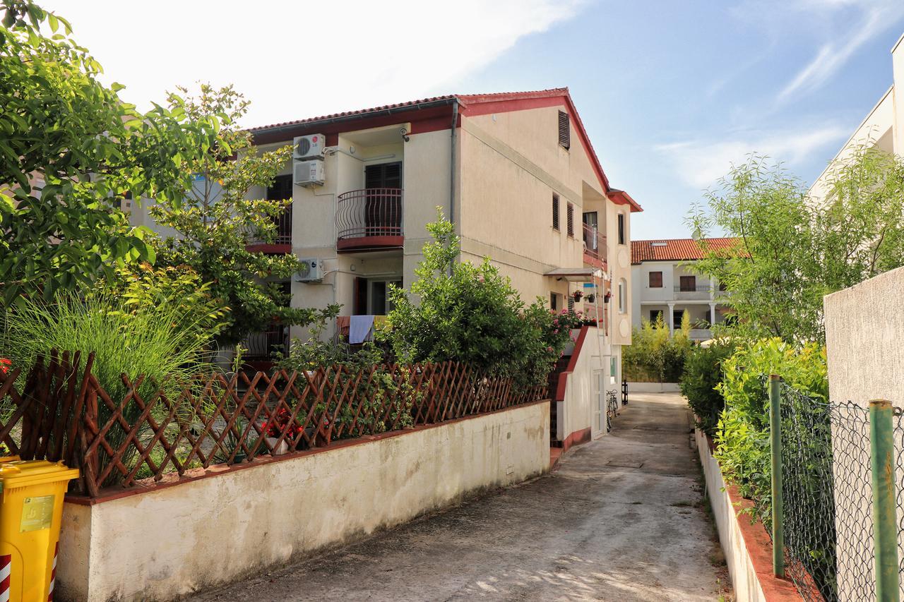 Apartments Amalia Ровин Екстериор снимка