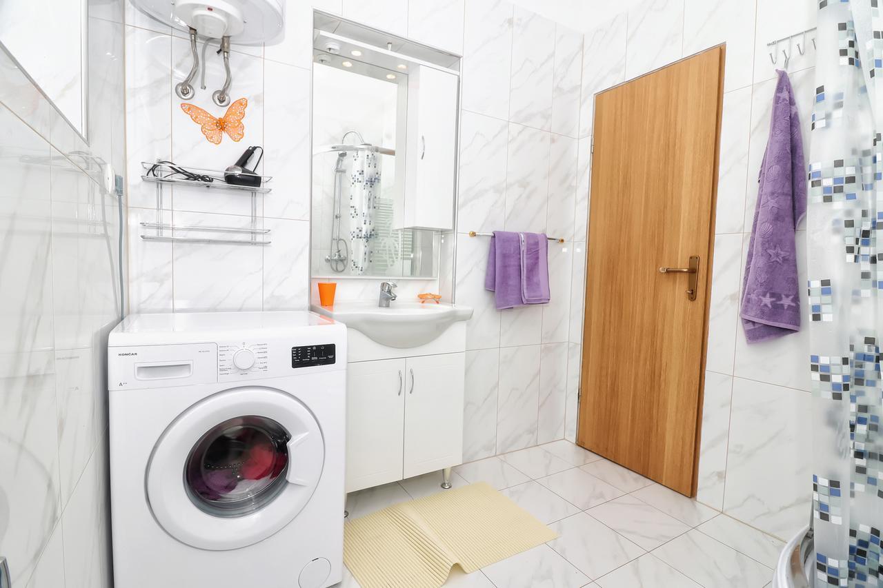 Apartments Amalia Ровин Екстериор снимка