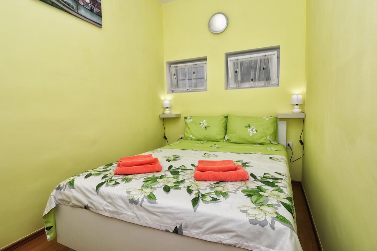 Apartments Amalia Ровин Екстериор снимка