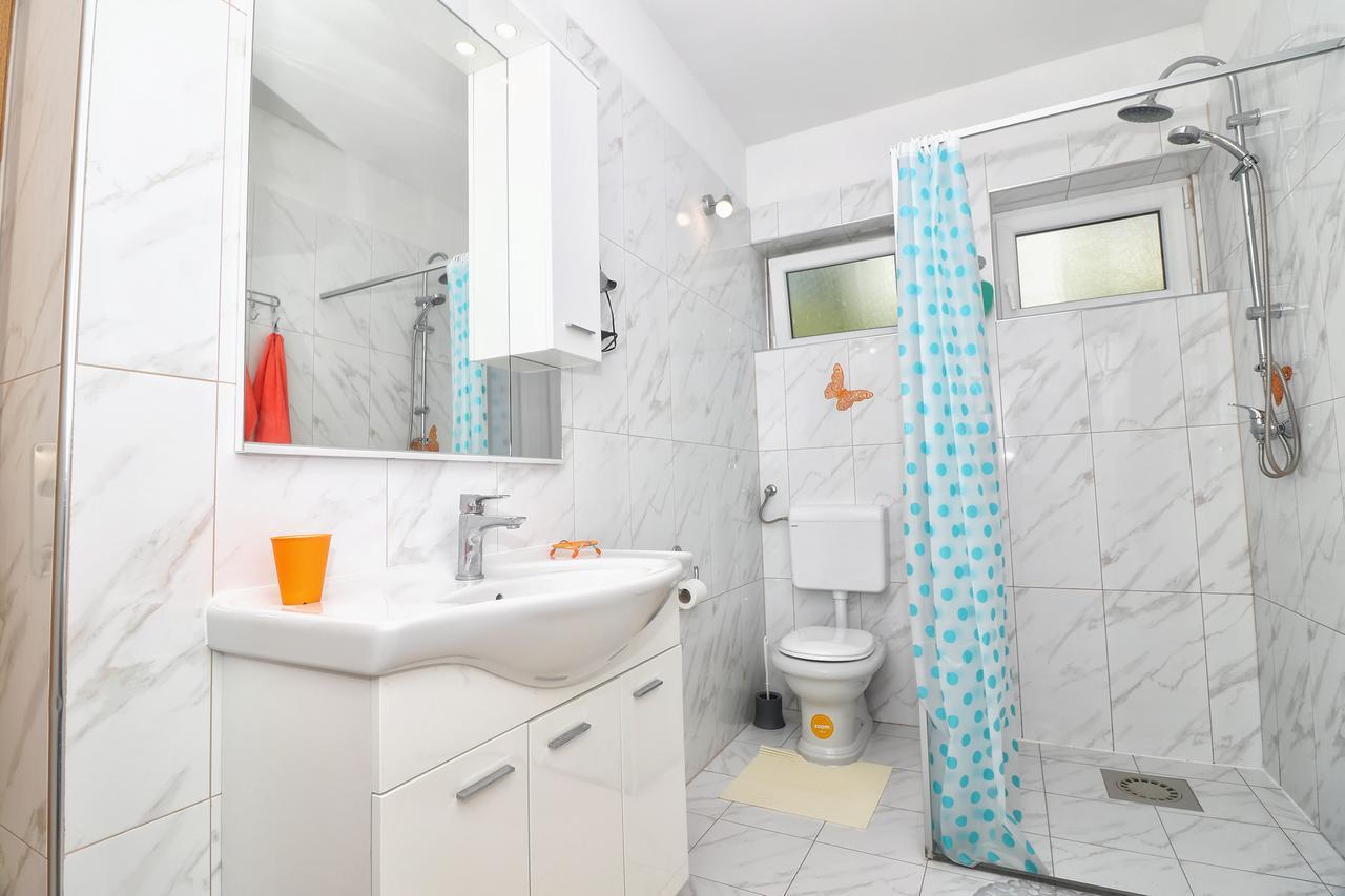 Apartments Amalia Ровин Екстериор снимка