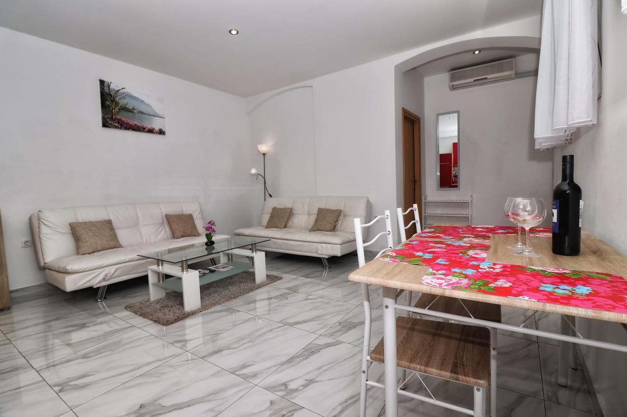 Apartments Amalia Ровин Екстериор снимка