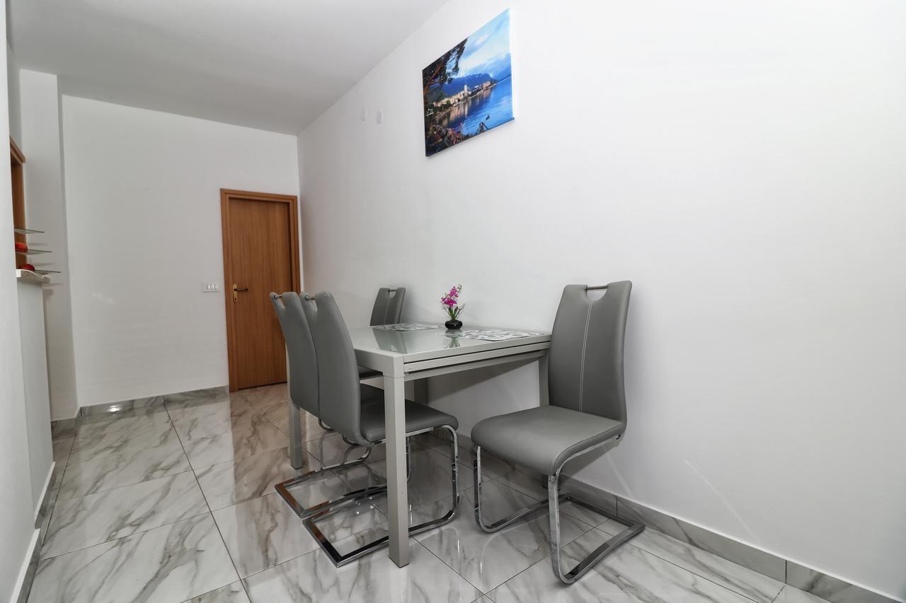 Apartments Amalia Ровин Екстериор снимка