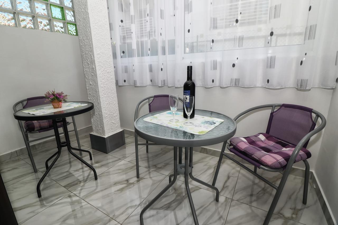 Apartments Amalia Ровин Екстериор снимка