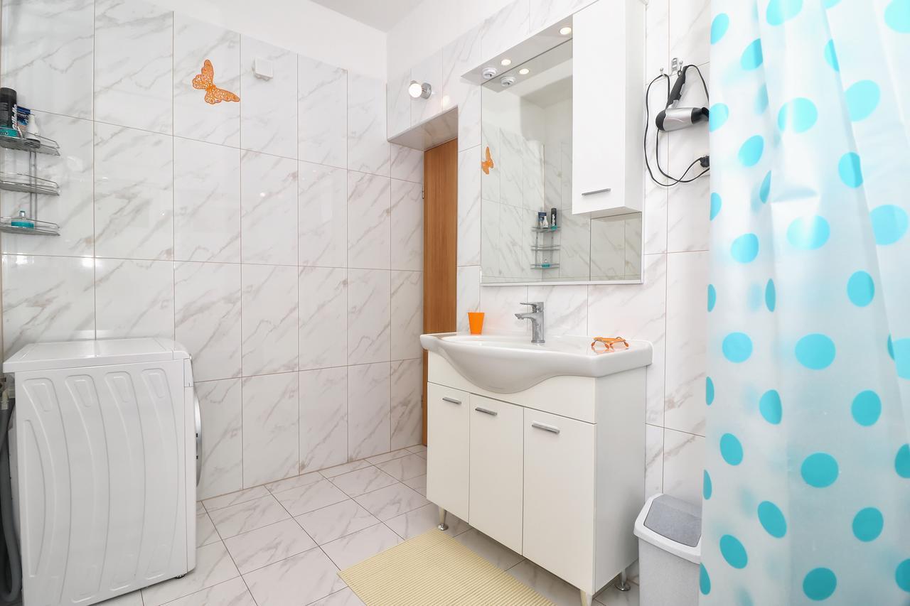 Apartments Amalia Ровин Екстериор снимка