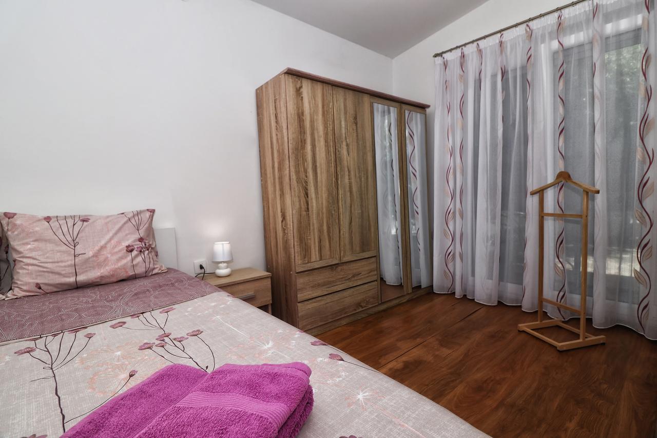 Apartments Amalia Ровин Екстериор снимка