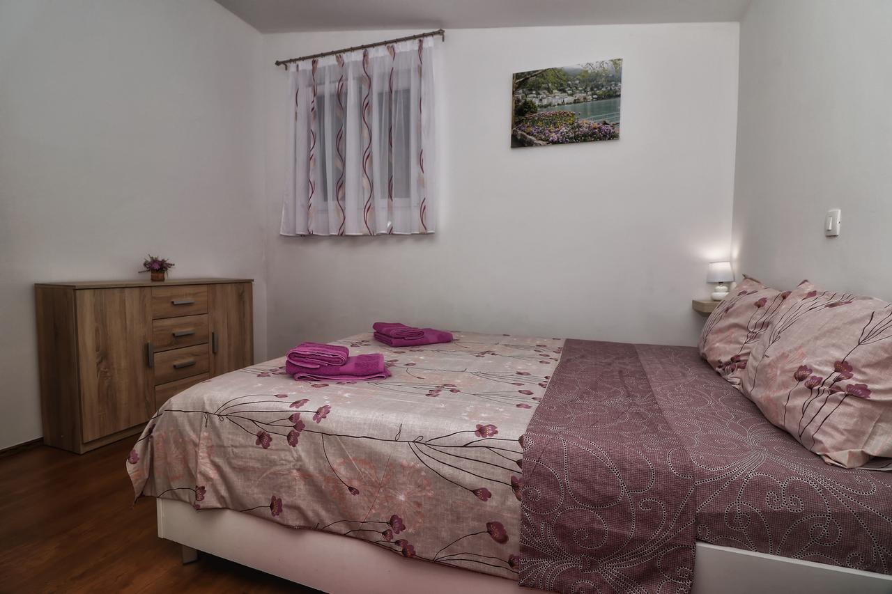 Apartments Amalia Ровин Екстериор снимка