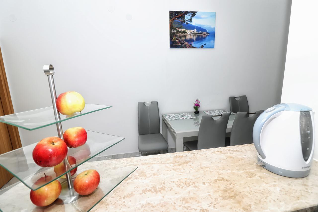 Apartments Amalia Ровин Екстериор снимка