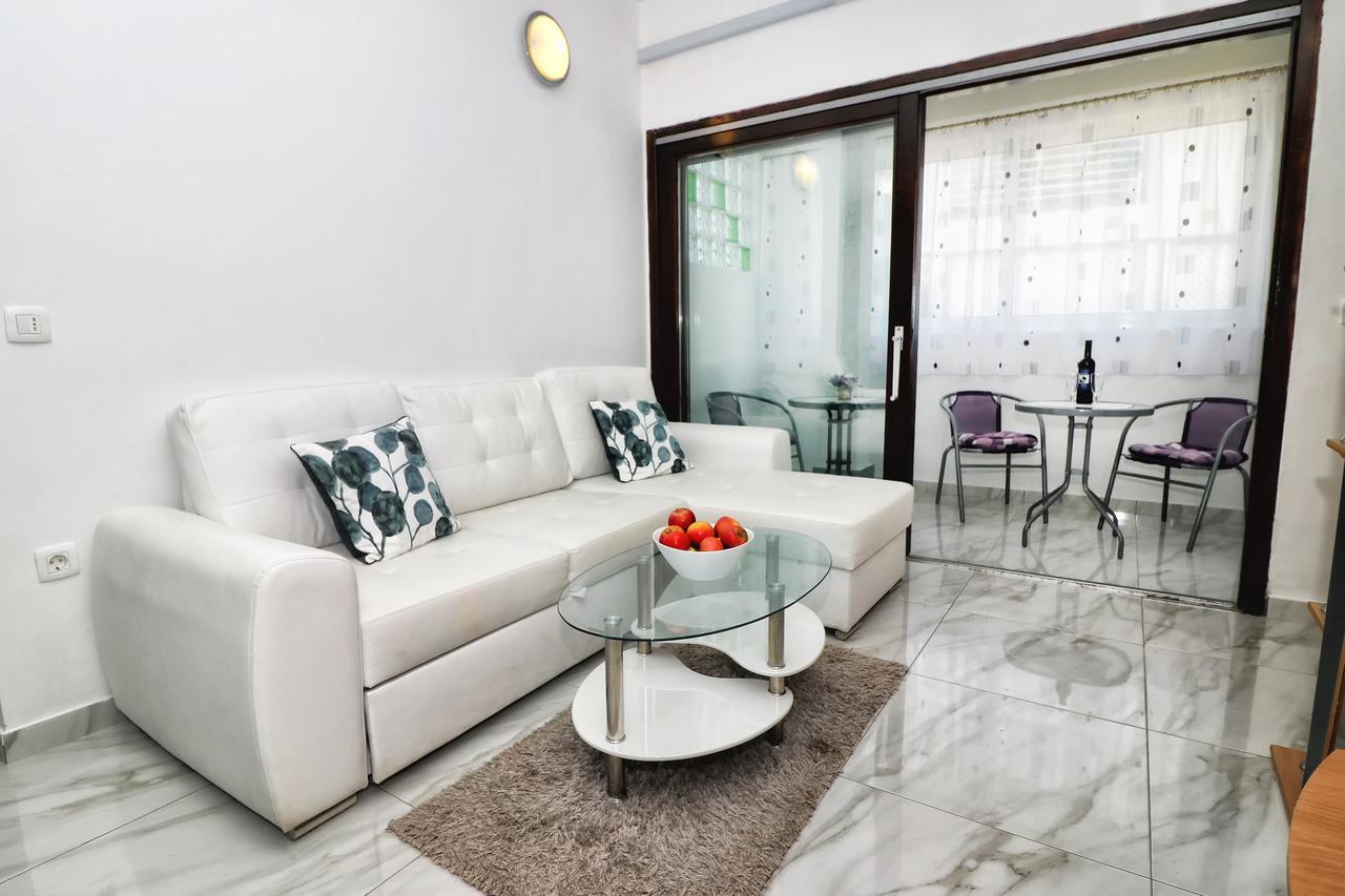 Apartments Amalia Ровин Екстериор снимка