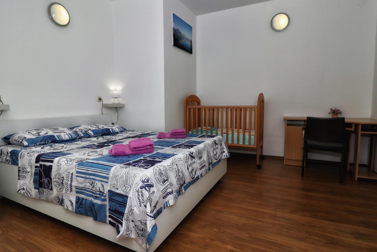 Apartments Amalia Ровин Екстериор снимка
