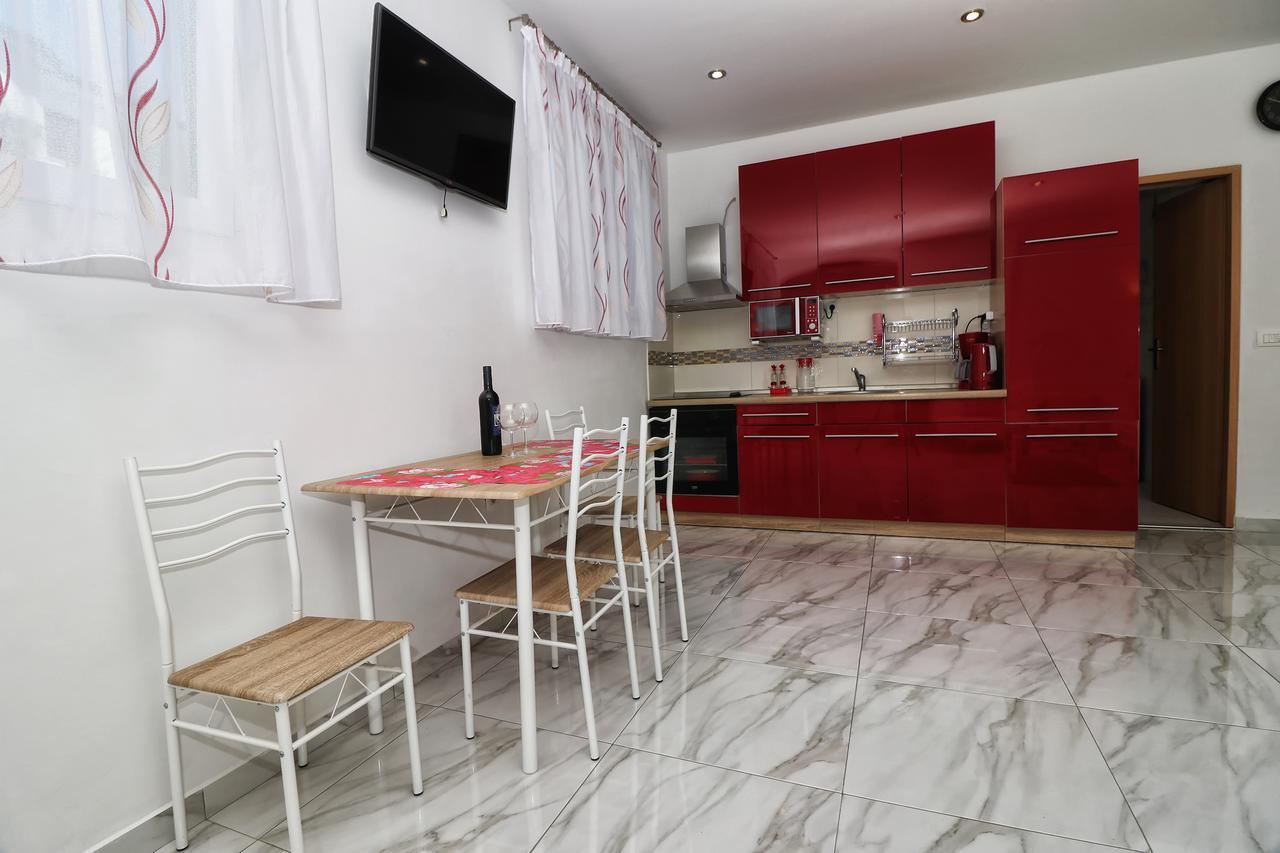 Apartments Amalia Ровин Екстериор снимка